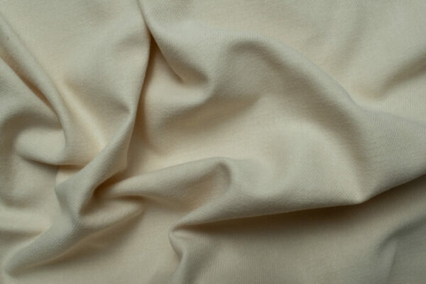 Натуральні проти синтетичних тканин: як обрати оптимальний склад для свого виробу